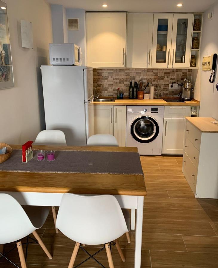 Cosy Apartment In L Escala, 7 Mins Walk To The Closest Beach, Riells L' Escala Esterno foto